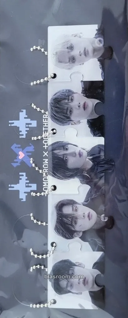 Chaotic Wonderland Photocard - TOMORROW X TOGETHER - TOMORROW X TOGETHER K-pop photocard