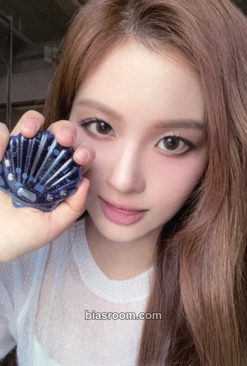 Sullyoon Fe3O4: FORWARD Photocard - NMIXX - NMIXX K-pop photocard