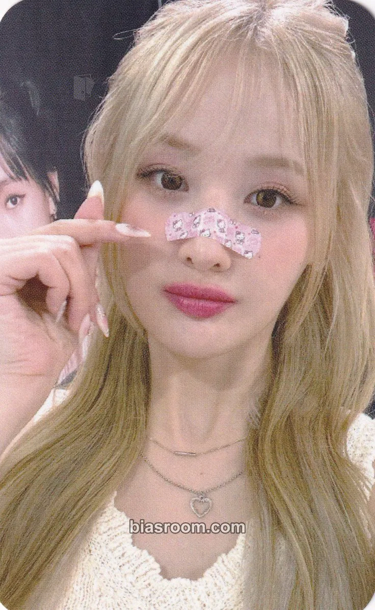 Belle KISS OF LIFE Photocard - KISS OF LIFE K-pop photocard