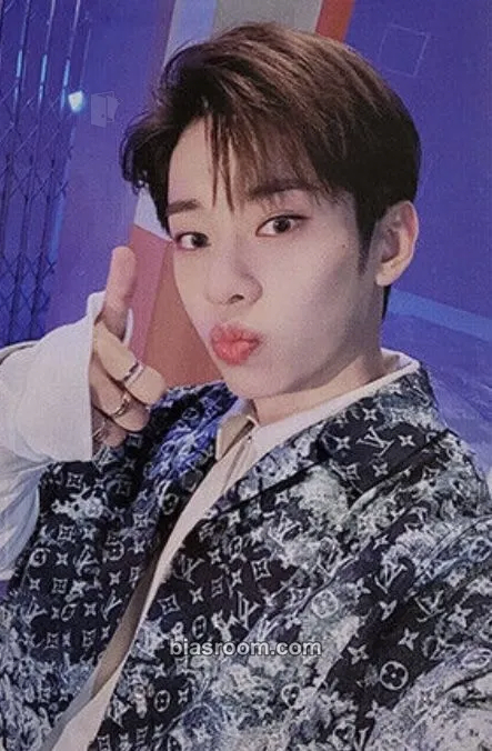 Donghyun SALUTE : A NEW HOPE Photocard - AB6IX - AB6IX K-pop photocard