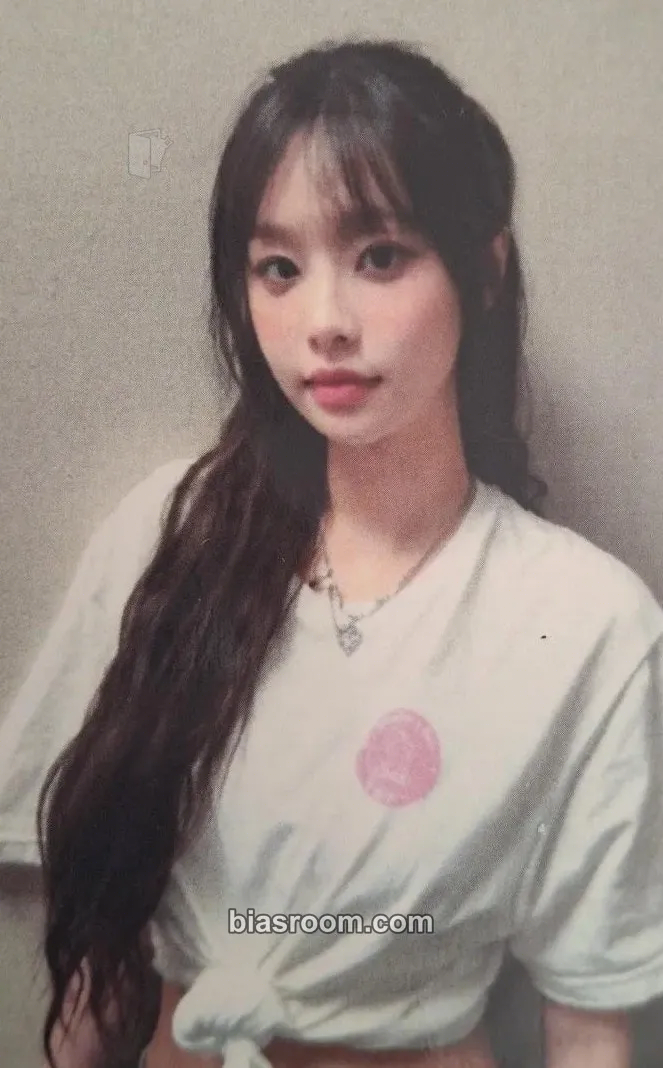 Chuu Chuu 1st Americas Tour: Strawberry Rush Photocard - Chuu K-pop photocard