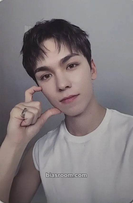 Vernon 17 IS RIGHT HERE Photocard - SEVENTEEN - SEVENTEEN K-pop photocard