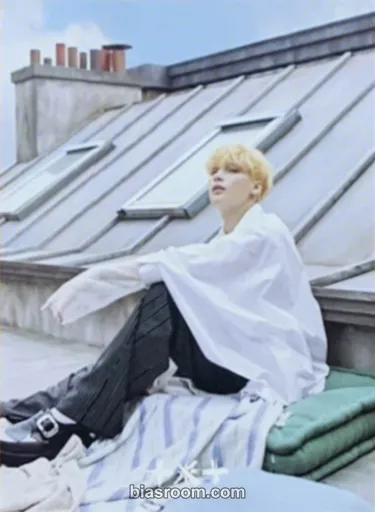 Huening Kai The Name Chapter: Freefall Photocard - TOMORROW X TOGETHER - TOMORROW X TOGETHER K-pop photocard