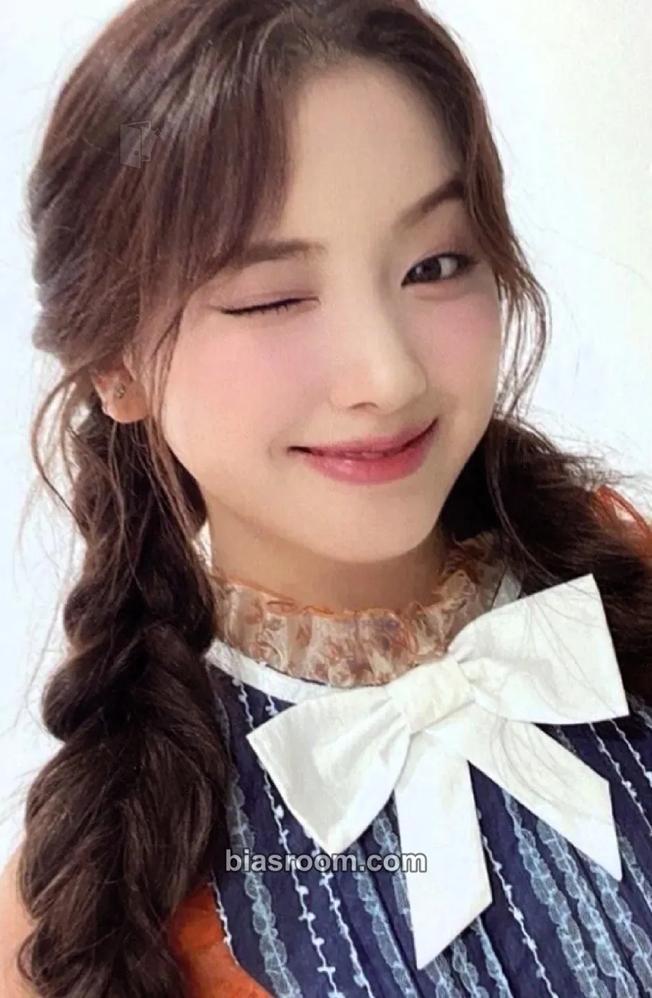 Jiwoo ENTWURF Photocard - NMIXX - NMIXX K-pop photocard