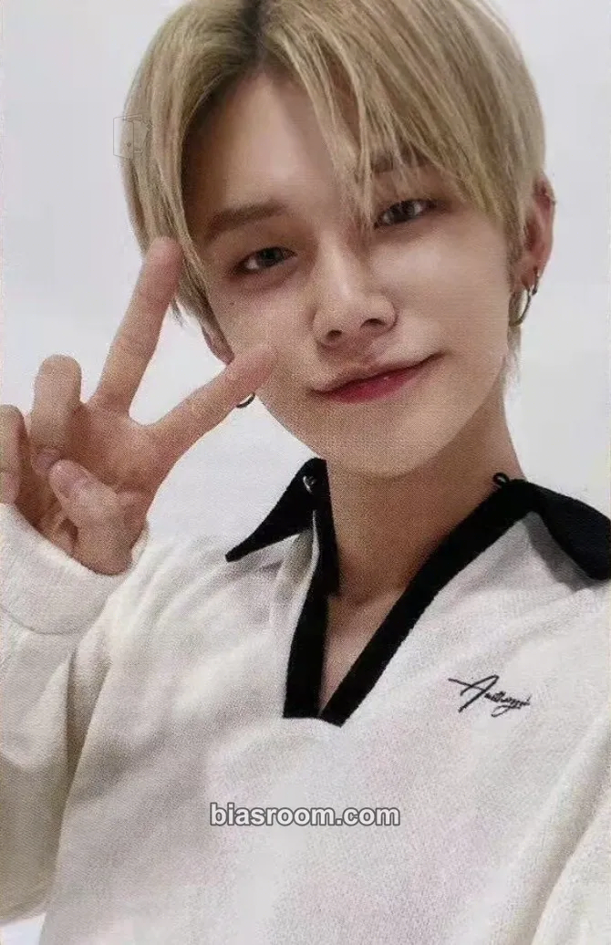 Yeonjun Minisode 2: Thursday's Child Photocard - TOMORROW X TOGETHER - TOMORROW X TOGETHER K-pop photocard