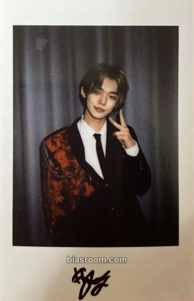 Yeonjun Minisode 2: Thursday's Child Photocard - TOMORROW X TOGETHER - TOMORROW X TOGETHER K-pop photocard