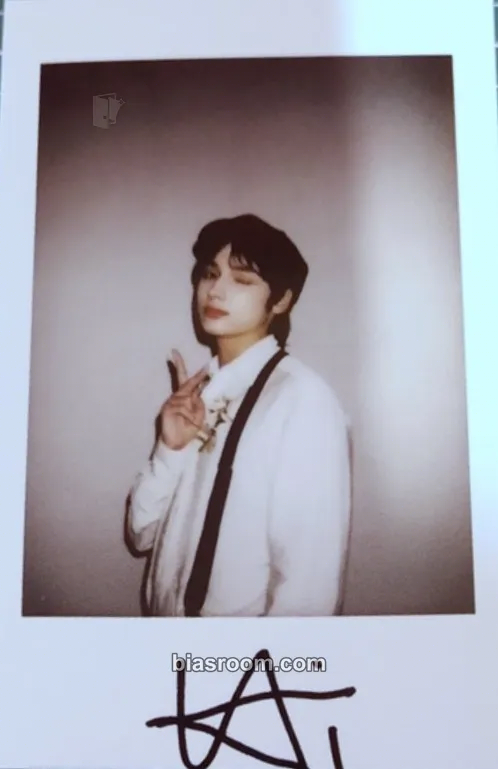Huening Kai Minisode 2: Thursday's Child Photocard - TOMORROW X TOGETHER - TOMORROW X TOGETHER K-pop photocard