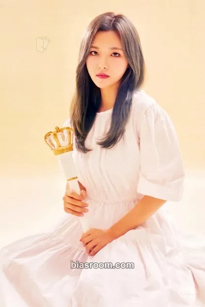 HyeJu Official Lightstick Photocard - LOONA - LOONA K-pop photocard