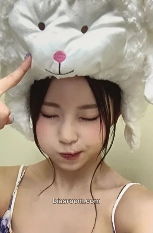 NMIXX - Kyujin - A Midsummer’s NMIXX’s Dream Album apple music video call round 1