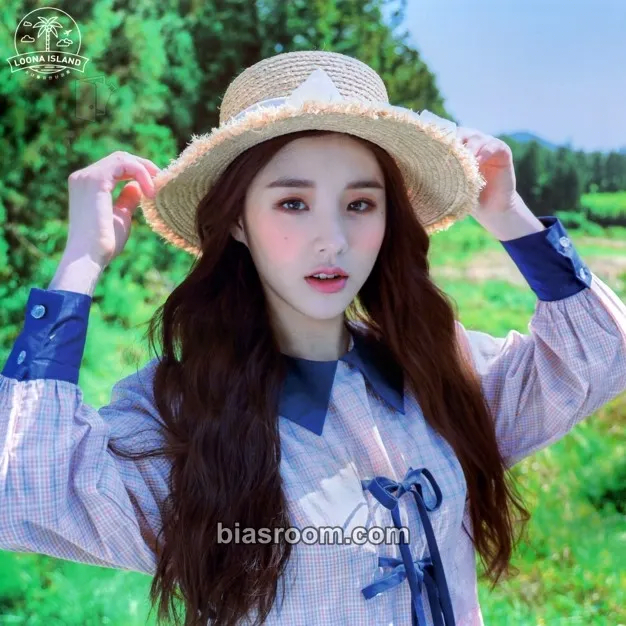 HeeJin 2020 Summer Package: LOONA Island Photocard - LOONA - LOONA K-pop photocard