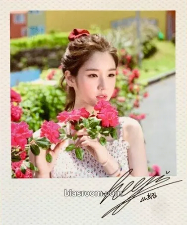 HeeJin 2020 Summer Package: LOONA Island Photocard - LOONA - LOONA K-pop photocard