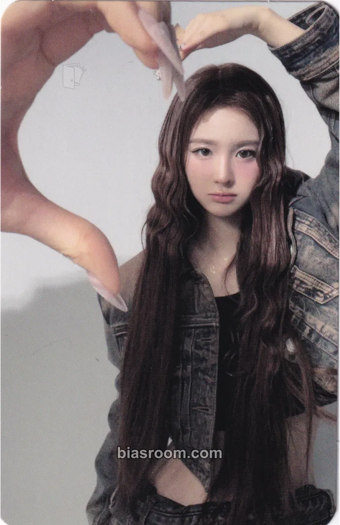 Sullyoon Fe3O4: FORWARD Photocard - NMIXX - NMIXX K-pop photocard