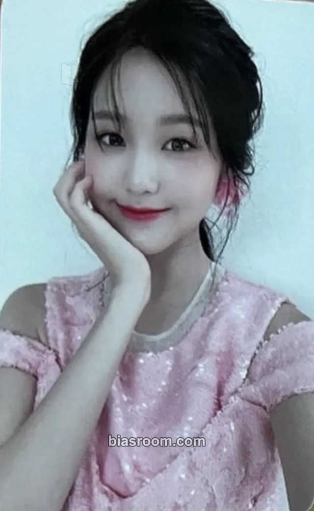 IZ*ONE - Wonyoung - BLOOM*IZ Album fansign attendee benefit