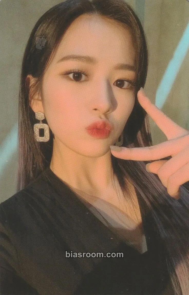 Yujin One-reeler / Act IV Photocard - IZ*ONE - IZ*ONE K-pop photocard