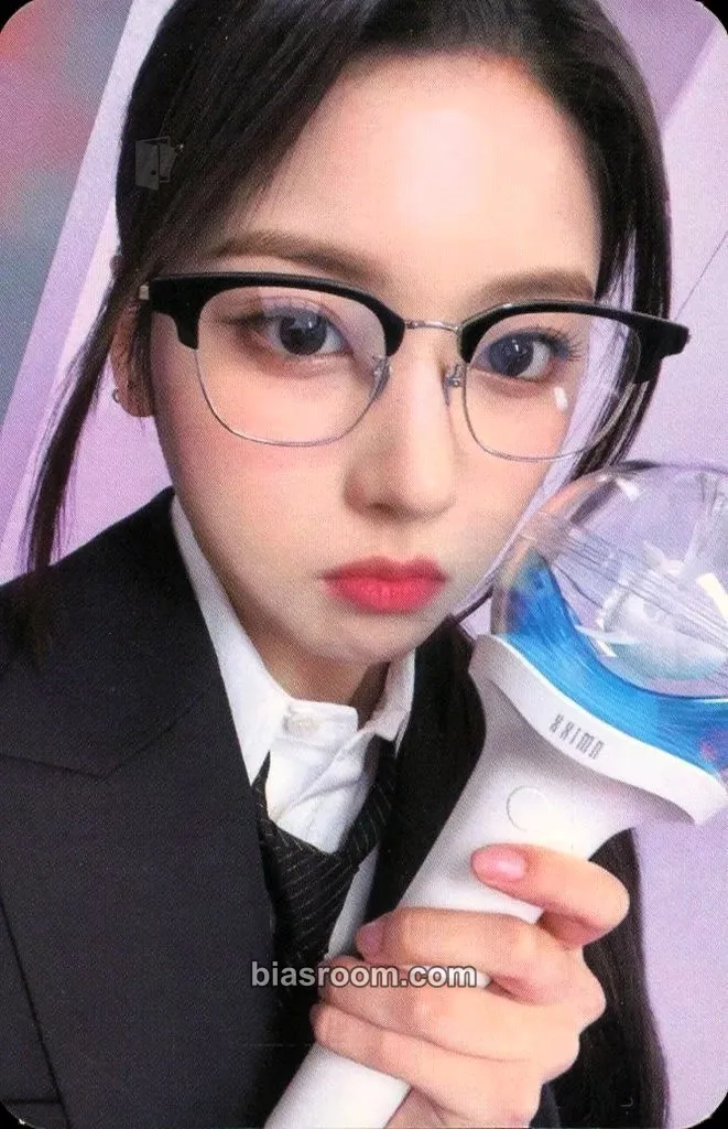 Jiwoo 1st Official Lightstick Photocard - NMIXX - NMIXX K-pop photocard