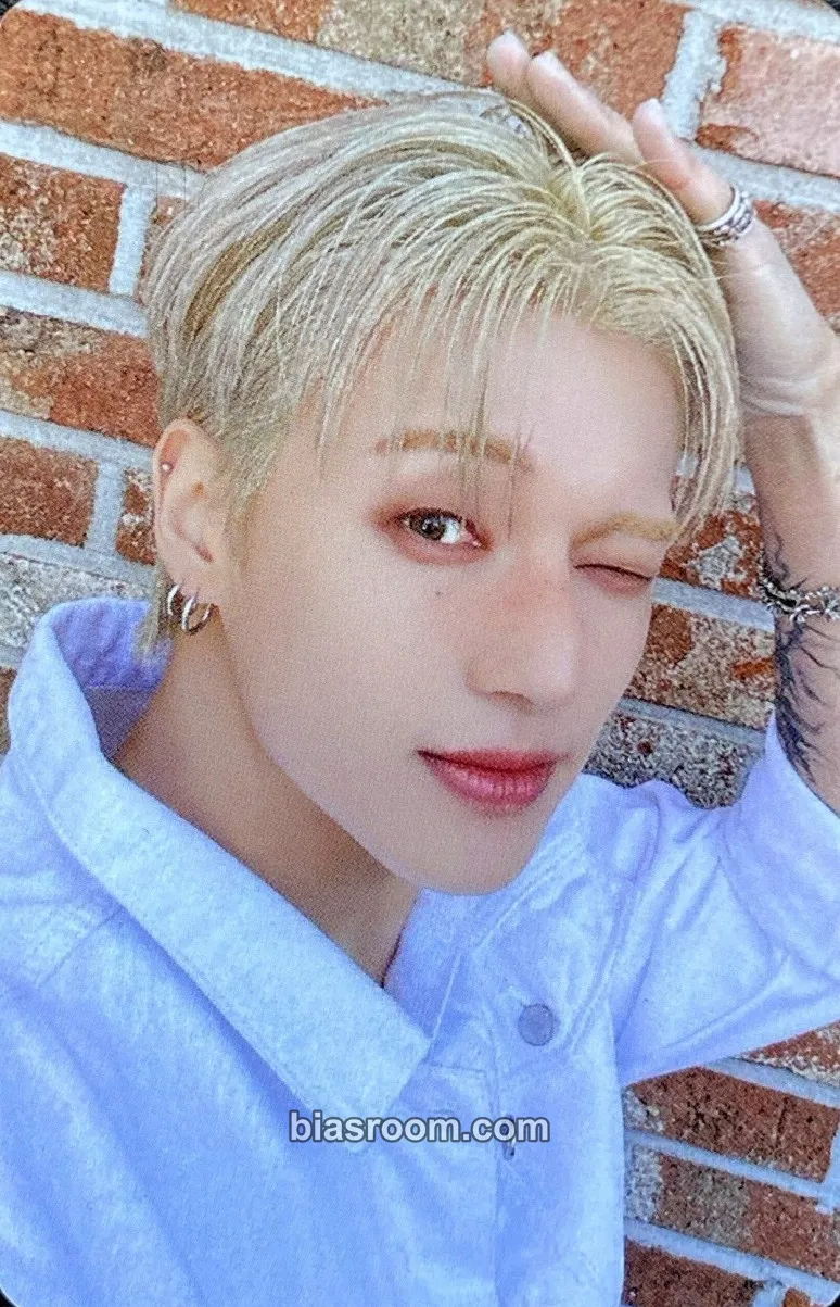Wooyoung GOLDEN HOUR : Part.3 Photocard - ATEEZ - ATEEZ K-pop photocard