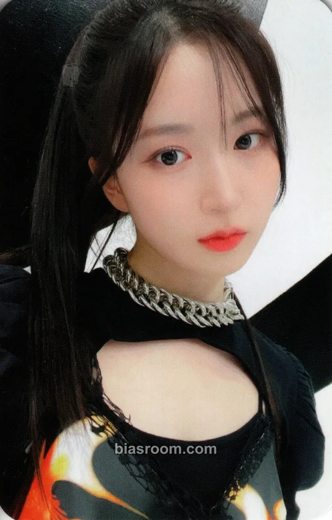 Haewon ENTWURF Photocard - NMIXX - NMIXX K-pop photocard