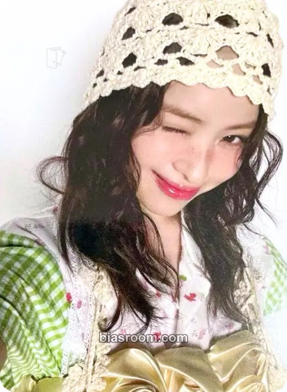 Ryujin Collector Photocard - ITZY - ITZY K-pop photocard
