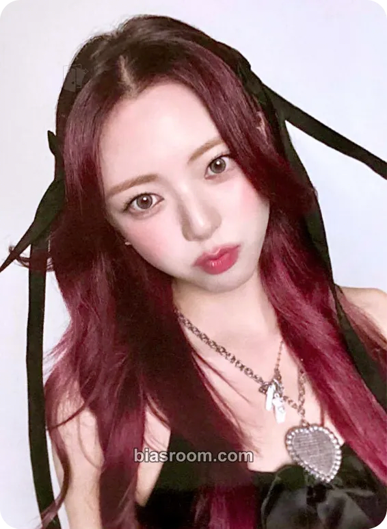 Yuna Collector Photocard - ITZY - ITZY K-pop photocard