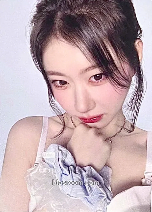 Chaeryeong Collector Photocard - ITZY - ITZY K-pop photocard