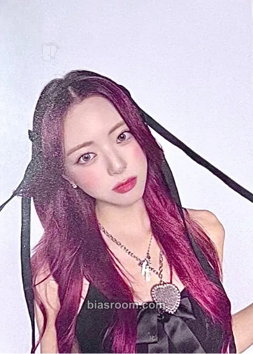 Yuna Collector Photocard - ITZY - ITZY K-pop photocard