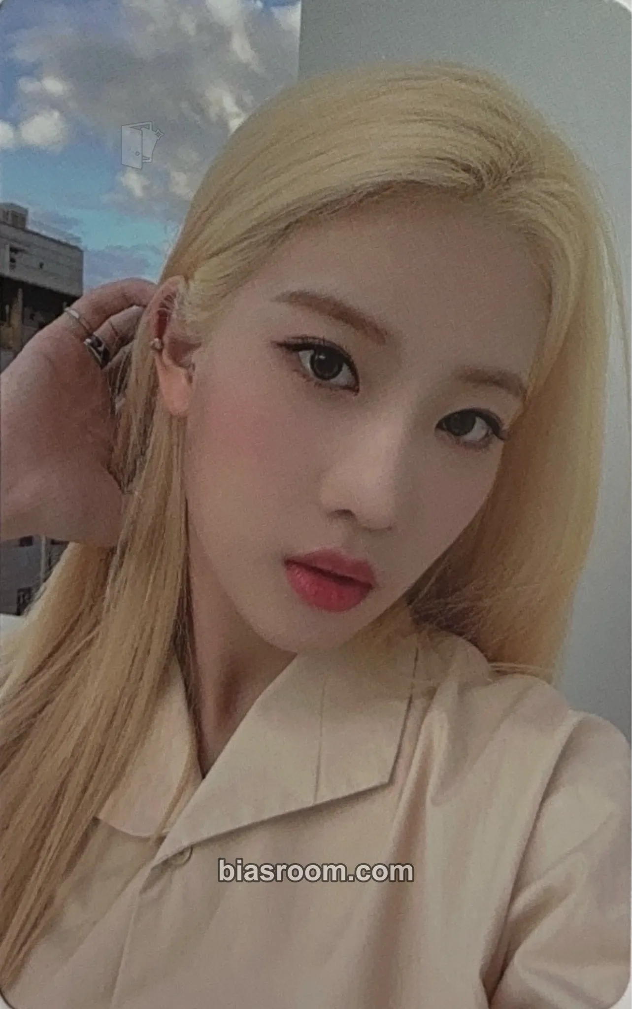 Kim Lip 2021 Season's Greetings Photocard - LOONA - LOONA K-pop photocard