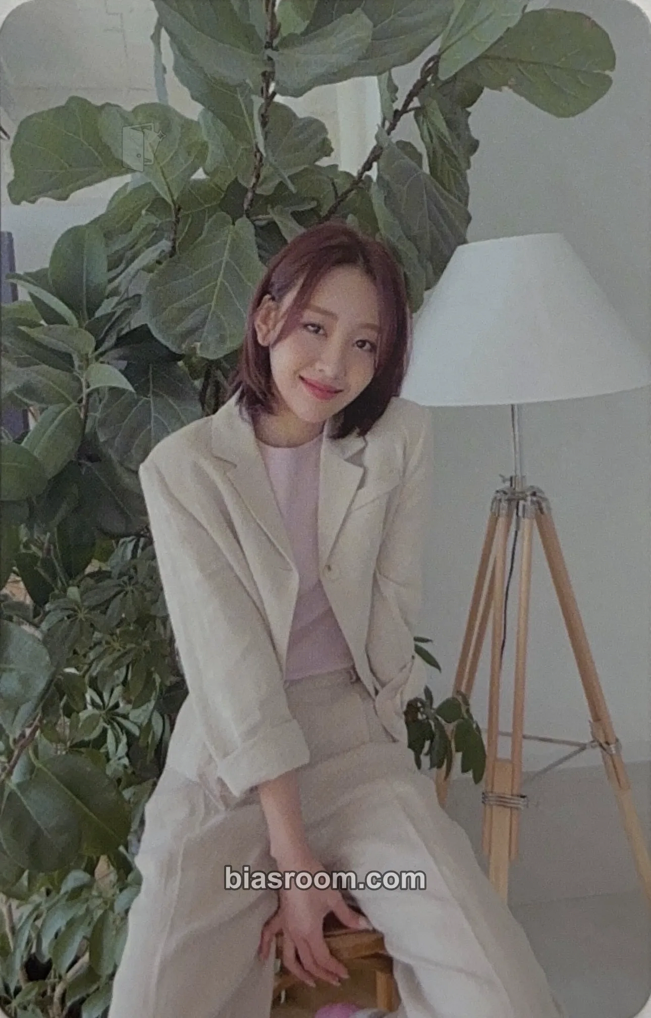 Yves 2021 Season's Greetings Photocard - LOONA - LOONA K-pop photocard