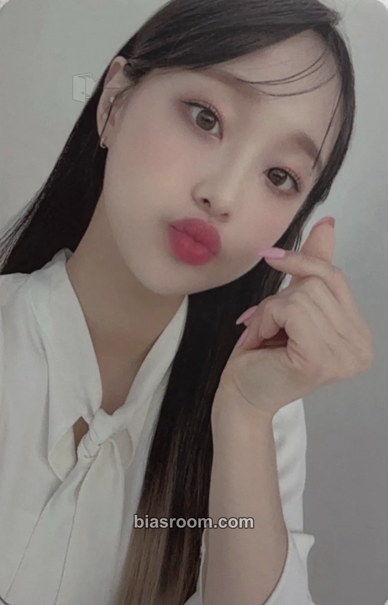 Chuu 2021 Season's Greetings Photocard - LOONA - LOONA K-pop photocard