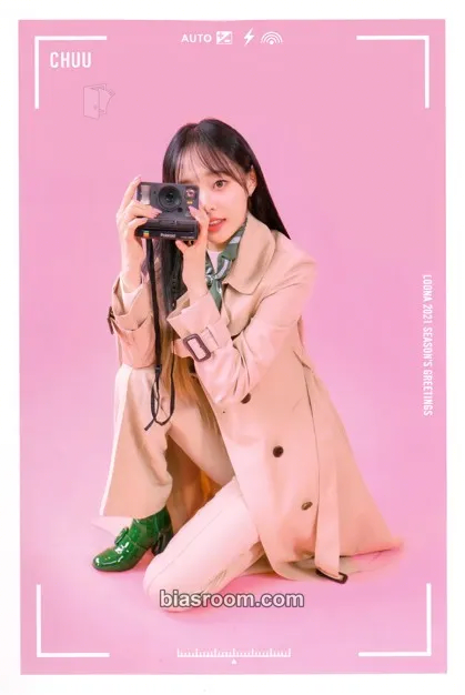 Chuu 2021 Season's Greetings Photocard - LOONA - LOONA K-pop photocard