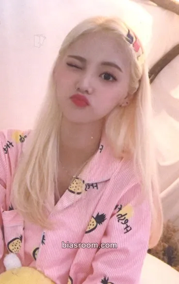 JinSoul 2020 Season's Greetings Photocard - LOONA - LOONA K-pop photocard