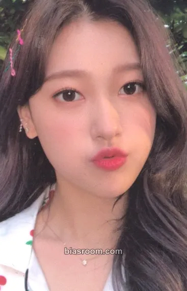 Choerry 2020 Season's Greetings Photocard - LOONA - LOONA K-pop photocard