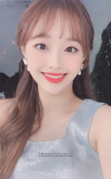 Chuu 2020 Season's Greetings Photocard - LOONA - LOONA K-pop photocard