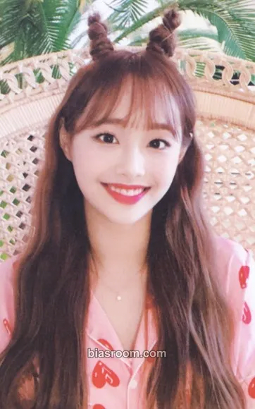 Chuu 2020 Season's Greetings Photocard - LOONA - LOONA K-pop photocard