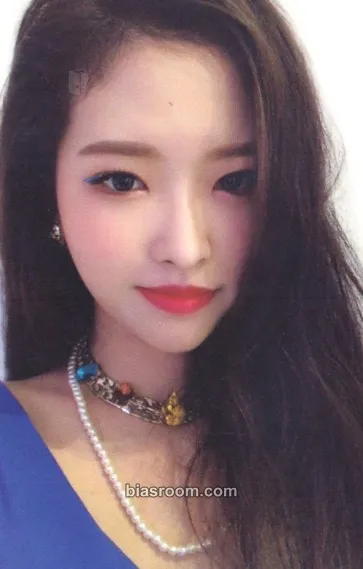 HyeJu 2020 Season's Greetings Photocard - LOONA - LOONA K-pop photocard