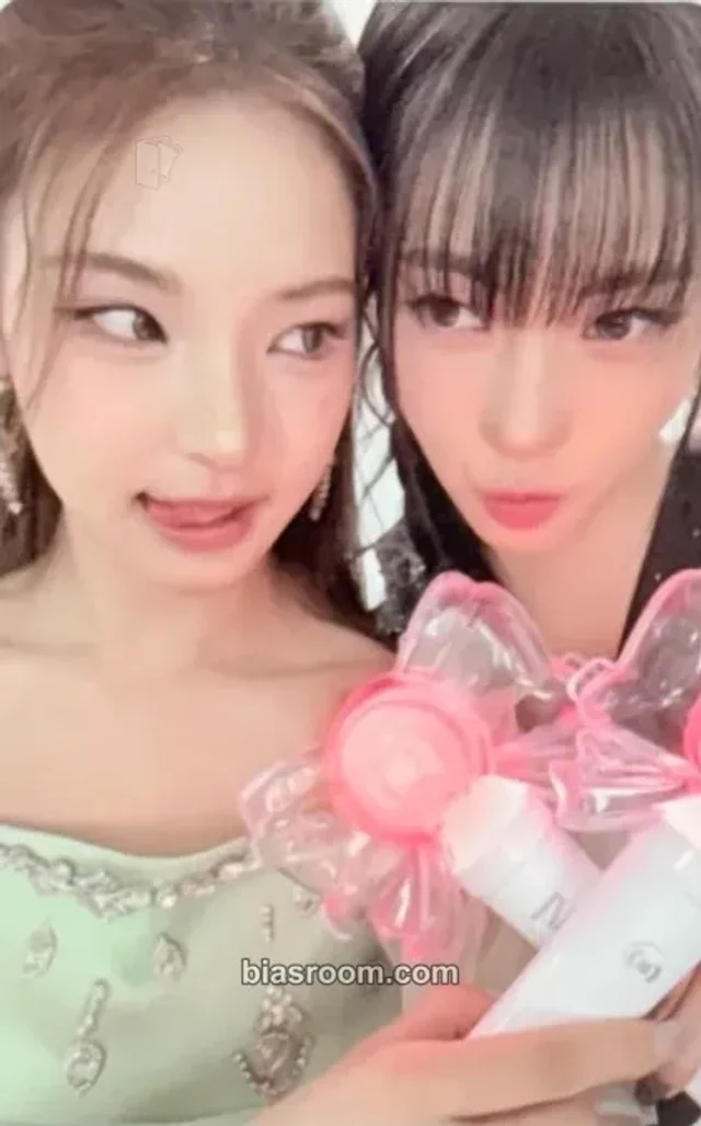izna - Mai & Koko - Official Lightstick and Lightband Other photocard set pob (pre-order benefit)