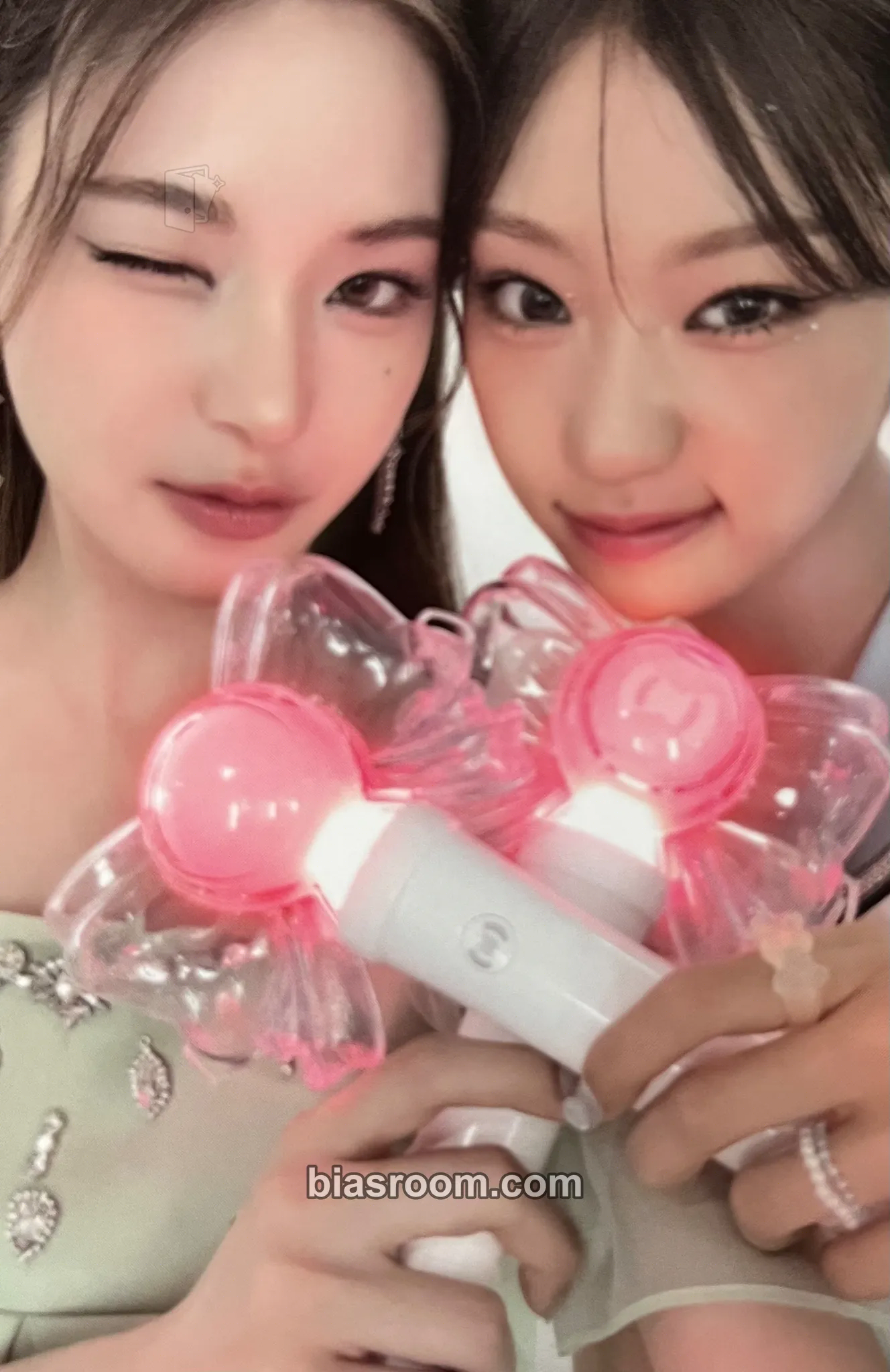 Official Lightstick and Lightband Photocard - izna - izna K-pop photocard