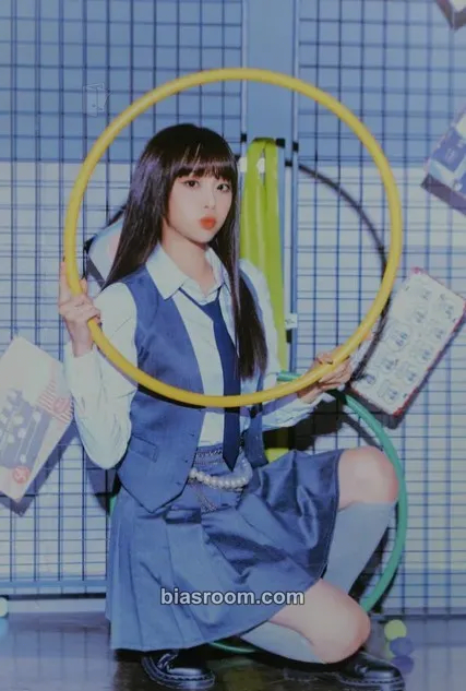 Chuu 2022 Season's Greetings Photocard - LOONA - LOONA K-pop photocard