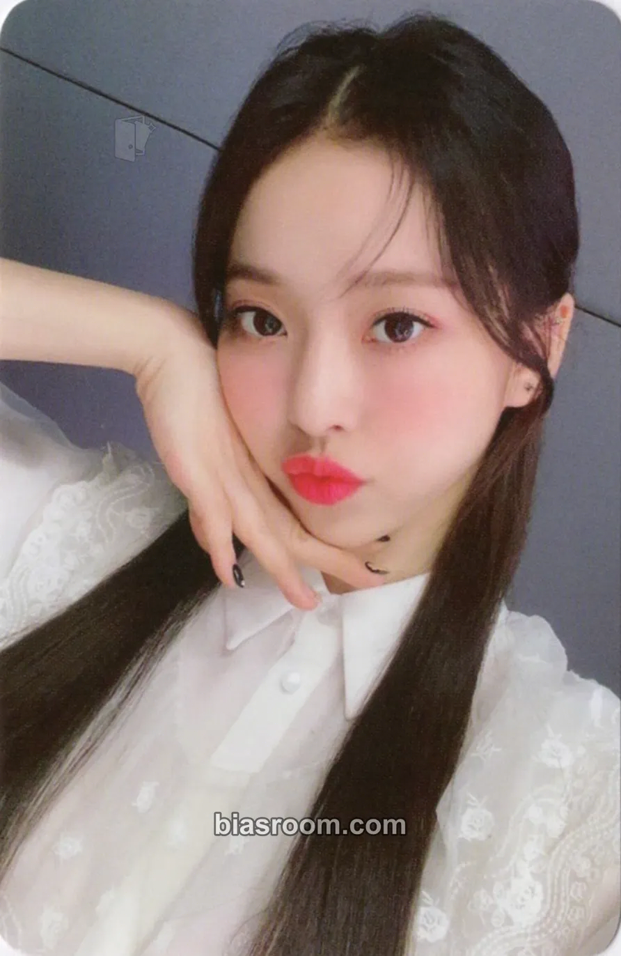 ViVi 2021 Summer Package: LOONA Island Photocard - LOONA - LOONA K-pop photocard