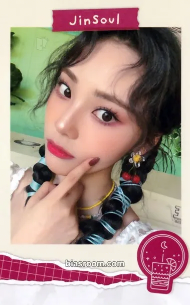 JinSoul 2022 Summer Package: LOONA's Vacation Photocard - LOONA - LOONA K-pop photocard