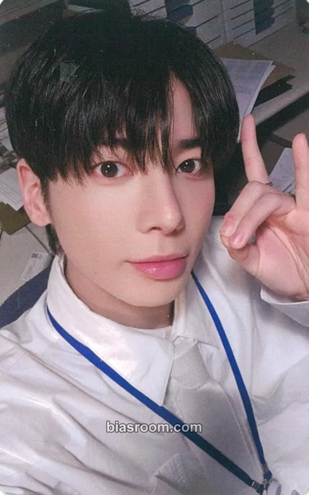 Taehyun 誓い (CHIKAI) Photocard - TOMORROW X TOGETHER - TOMORROW X TOGETHER K-pop photocard