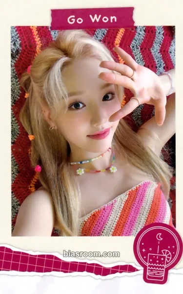 Go Won 2022 Summer Package: LOONA's Vacation Photocard - LOONA - LOONA K-pop photocard