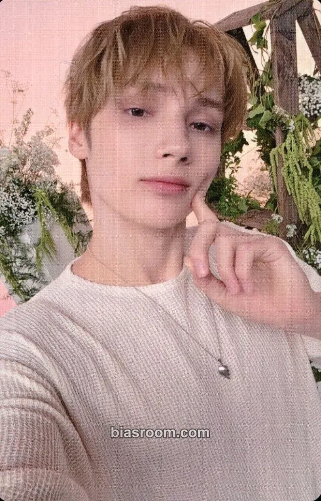 Huening Kai Act: Tomorrow Photocard - TOMORROW X TOGETHER - TOMORROW X TOGETHER K-pop photocard