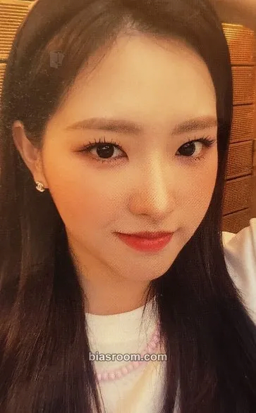 HyeJu 2022 Summer Package: LOONA's Vacation Photocard - LOONA - LOONA K-pop photocard