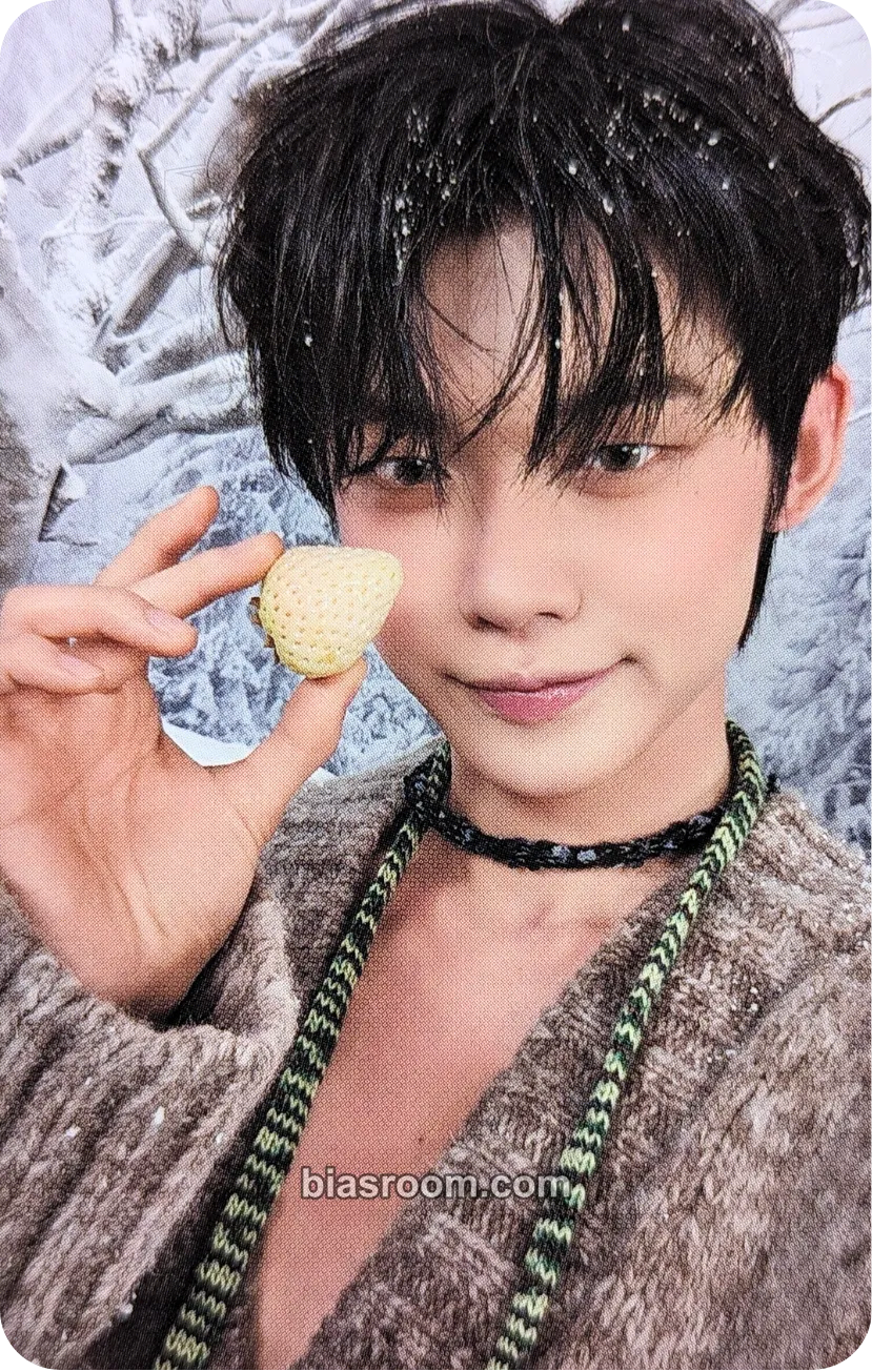 Yeonjun 誓い (CHIKAI) Photocard - TOMORROW X TOGETHER - TOMORROW X TOGETHER K-pop photocard