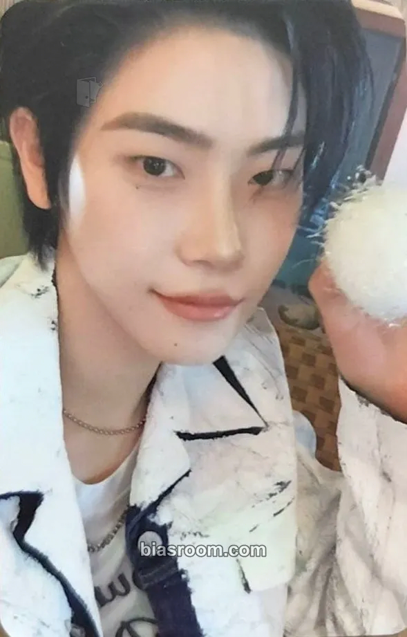 Jang Yeojun Snowy Summer Pop-Up Store Photocard - CLOSE YOUR EYES - CLOSE YOUR EYES K-pop photocard