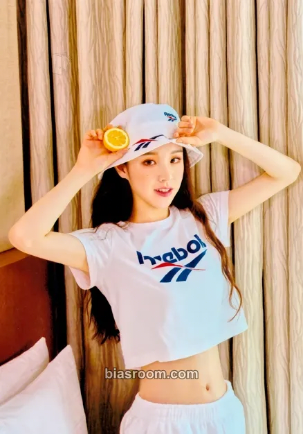 HeeJin 2020 Summer Package: LOONA Island Photocard - LOONA - LOONA K-pop photocard