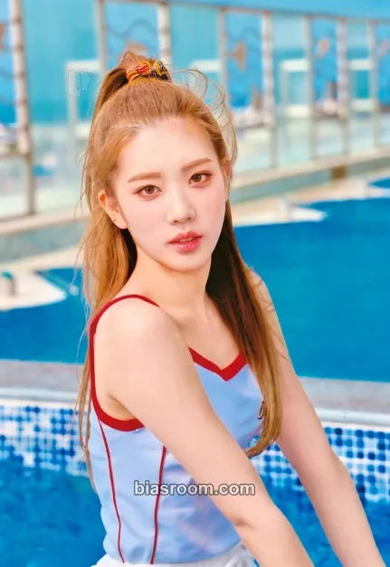 Kim Lip 2020 Summer Package: LOONA Island Photocard - LOONA - LOONA K-pop photocard