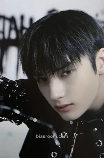 Huening Kai Minisode 2: Thursday's Child Photocard - TOMORROW X TOGETHER - TOMORROW X TOGETHER K-pop photocard