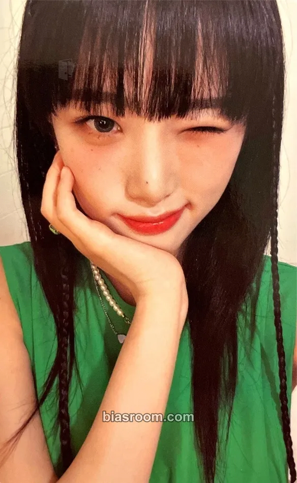 Yena Yena's Fruit Store - 2023 Season's Greetings Photocard - Yena K-pop photocard