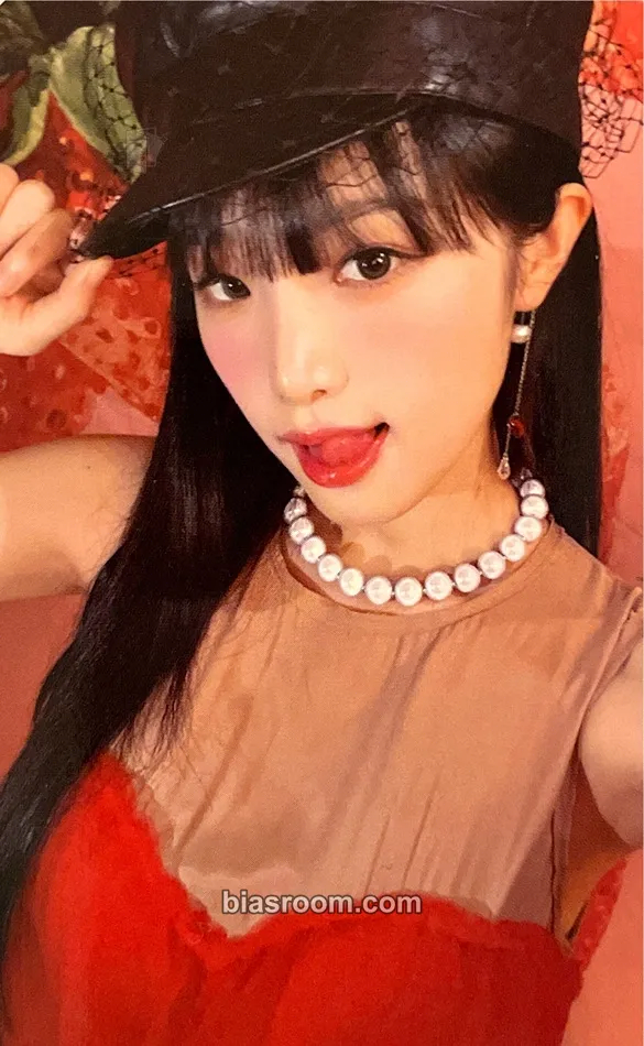 Yena Yena's Fruit Store - 2023 Season's Greetings Photocard - Yena K-pop photocard
